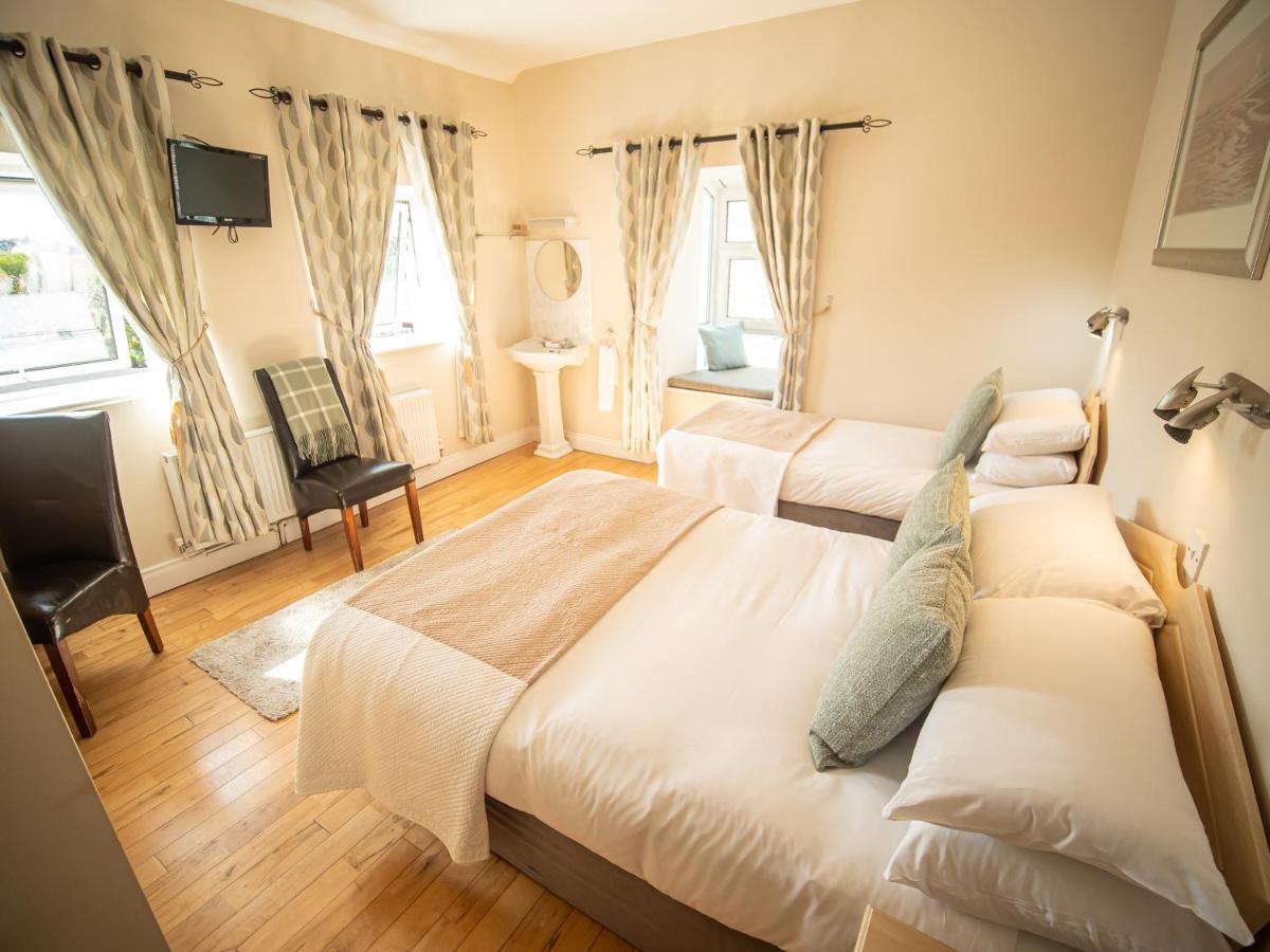 Ceol Na Mara Guest House เอนนิสโครน ภายนอก รูปภาพ