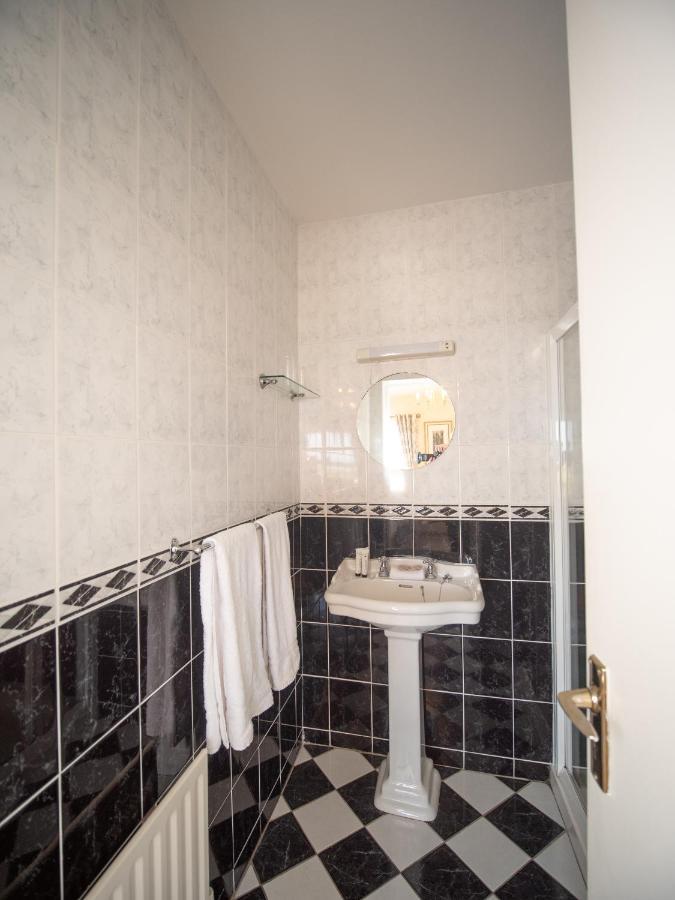 Ceol Na Mara Guest House เอนนิสโครน ภายนอก รูปภาพ
