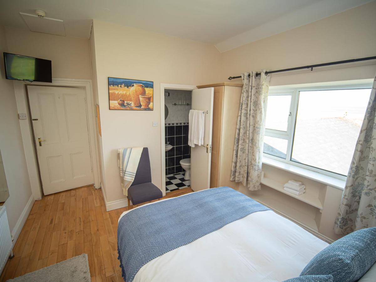 Ceol Na Mara Guest House เอนนิสโครน ภายนอก รูปภาพ